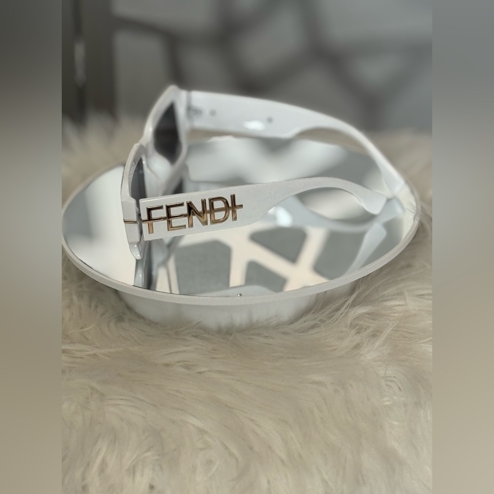 New Arrivals! Lux Fashion White Sunglasses